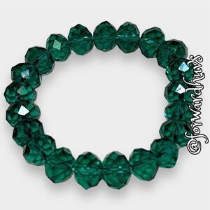 Stunning Green Faceted Glass Bead Stretch Bracelet